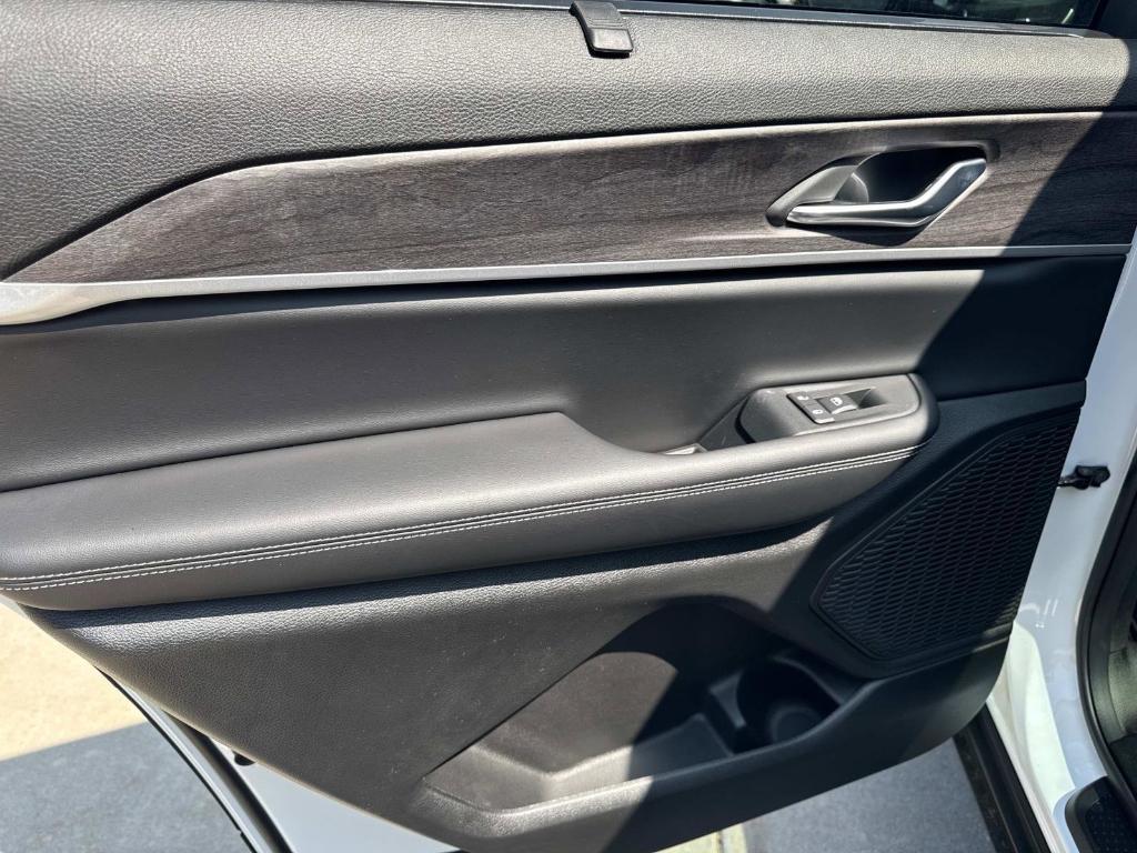 new 2025 Jeep Grand Cherokee L car, priced at $52,199