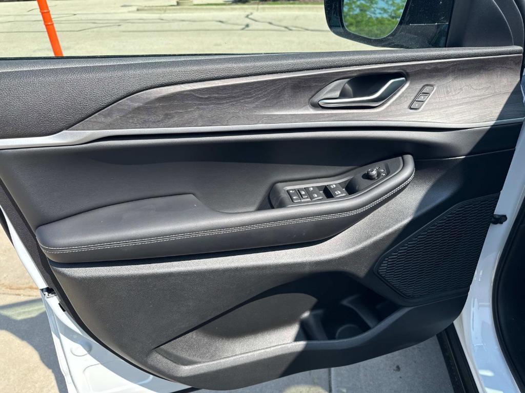 new 2025 Jeep Grand Cherokee L car, priced at $53,742
