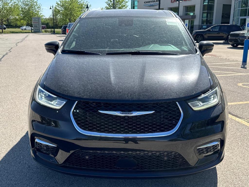new 2025 Chrysler Pacifica car, priced at $47,648