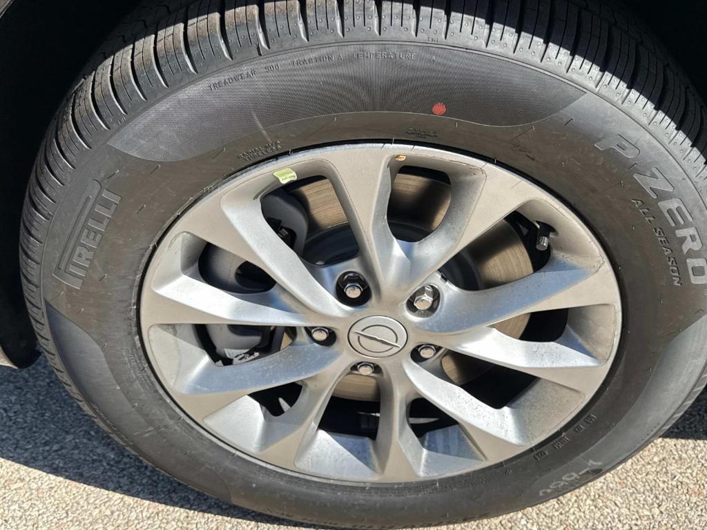 new 2025 Chrysler Pacifica car, priced at $47,648