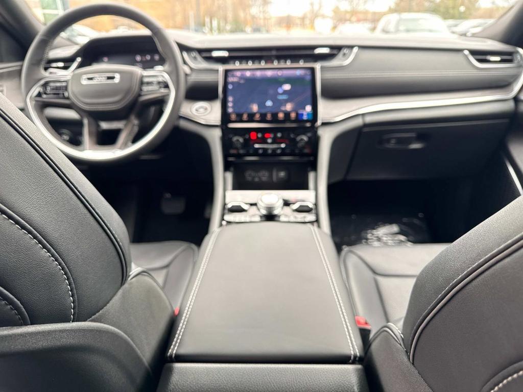 new 2025 Jeep Grand Cherokee car, priced at $55,949