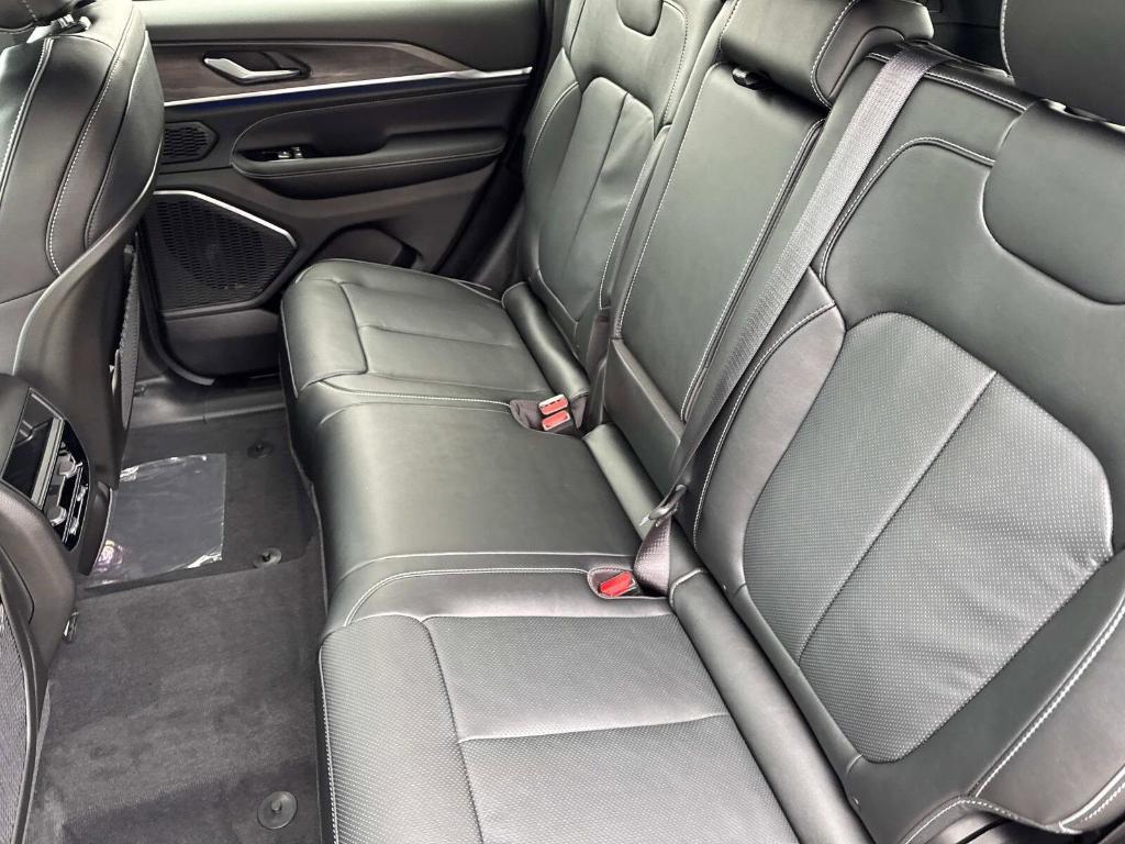 new 2025 Jeep Grand Cherokee car, priced at $55,949