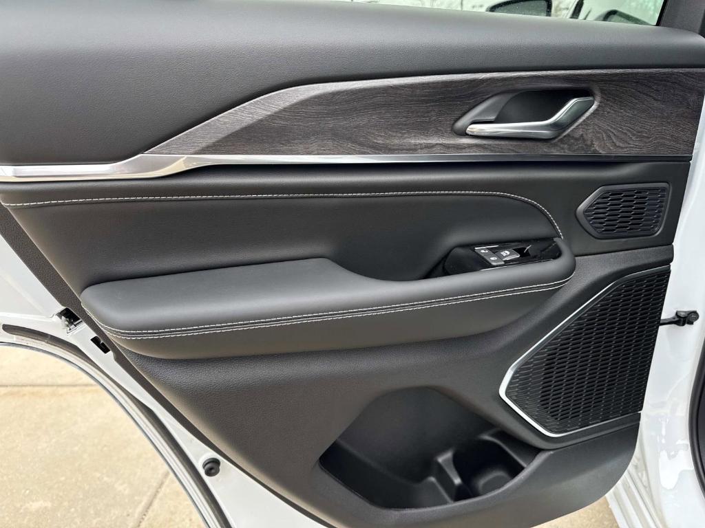 new 2025 Jeep Grand Cherokee car, priced at $55,949