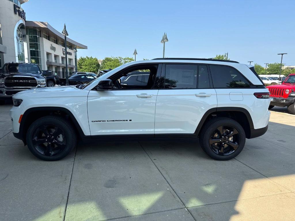 new 2025 Jeep Grand Cherokee car, priced at $51,201