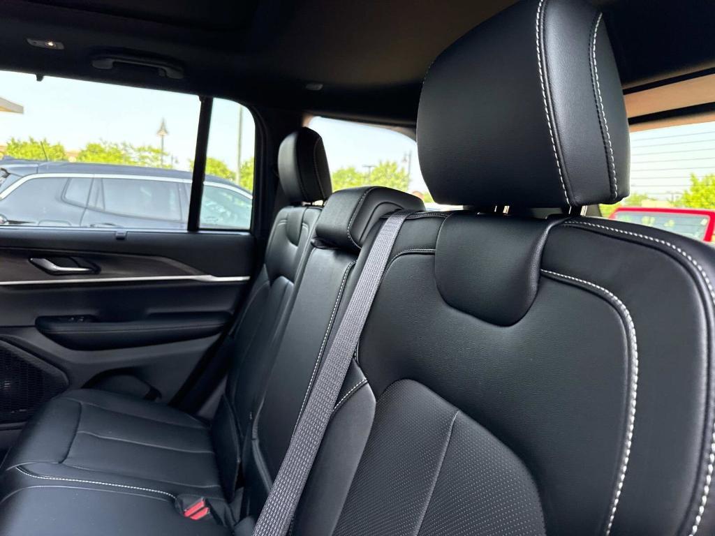 new 2025 Jeep Grand Cherokee car, priced at $51,201