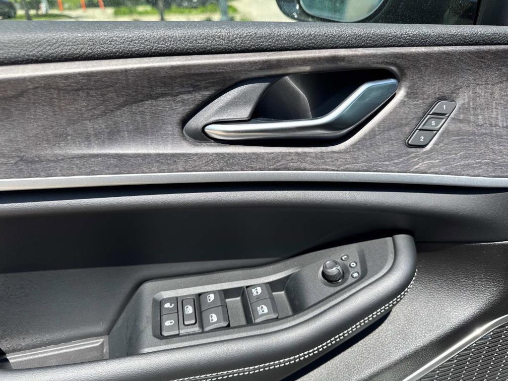 new 2025 Jeep Grand Cherokee car, priced at $51,846