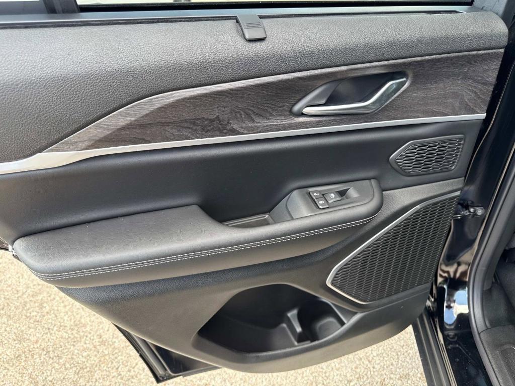 new 2025 Jeep Grand Cherokee car, priced at $51,947