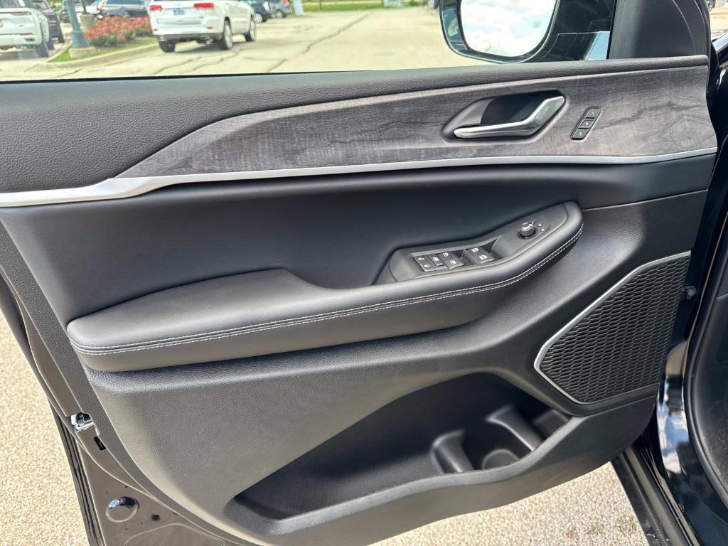 new 2025 Jeep Grand Cherokee car, priced at $51,947