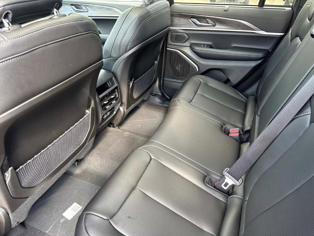 new 2025 Jeep Grand Cherokee car, priced at $51,947