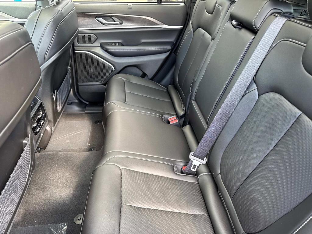 new 2025 Jeep Grand Cherokee car, priced at $51,947