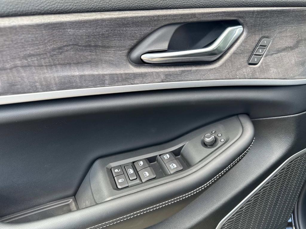 new 2025 Jeep Grand Cherokee car, priced at $51,947