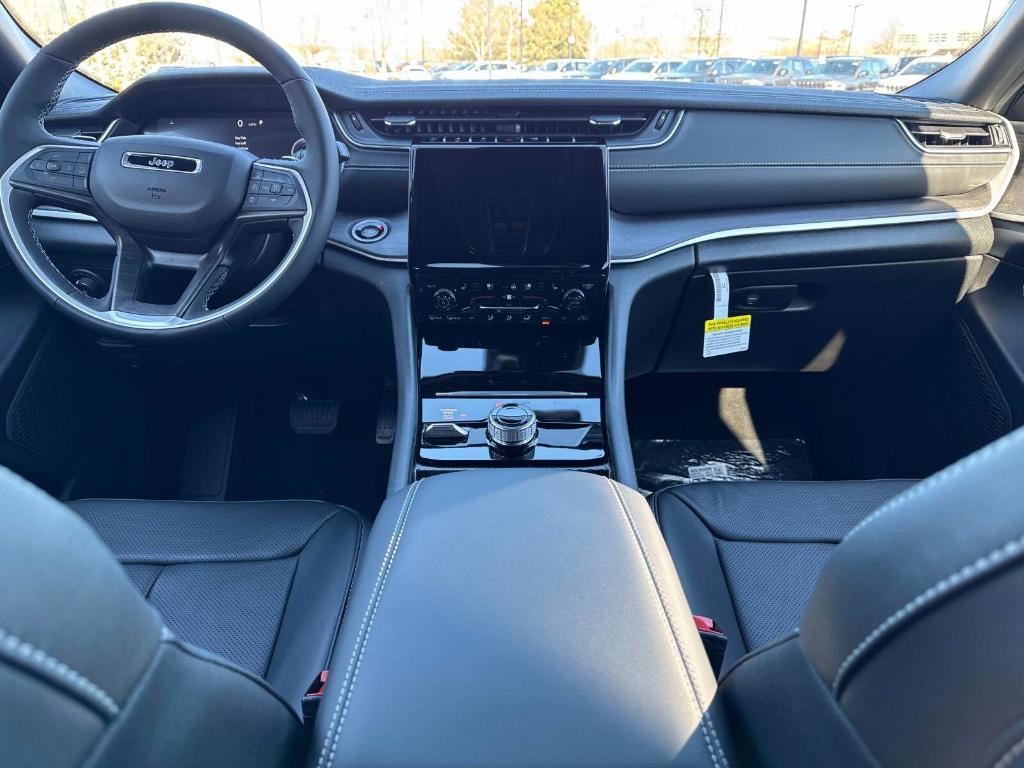 new 2025 Jeep Grand Cherokee car, priced at $48,401