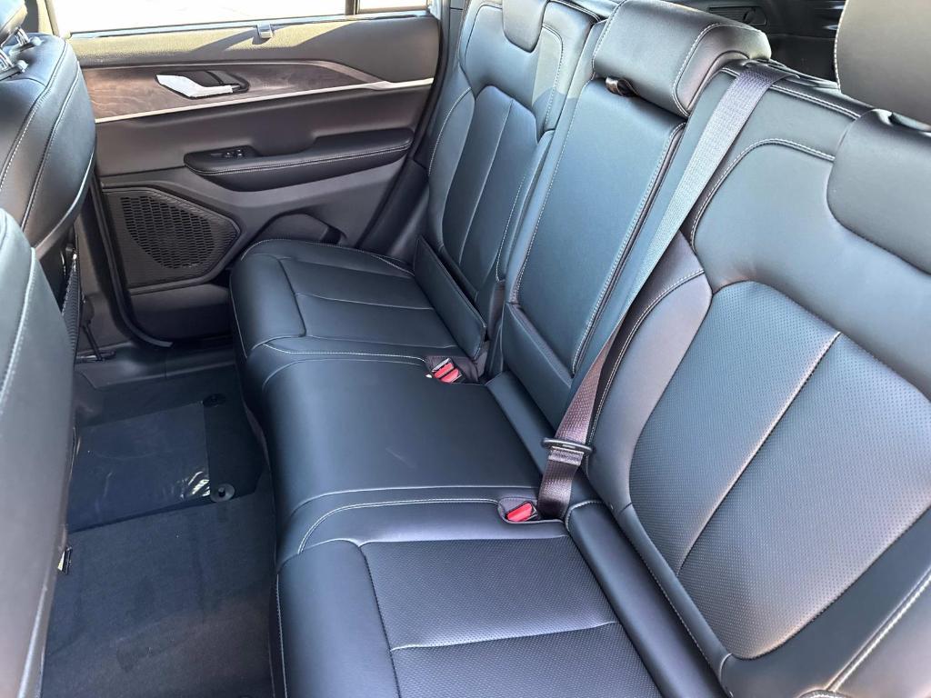new 2025 Jeep Grand Cherokee car, priced at $51,901