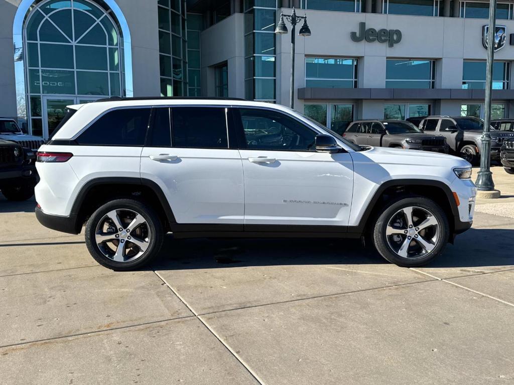 new 2025 Jeep Grand Cherokee car, priced at $51,901