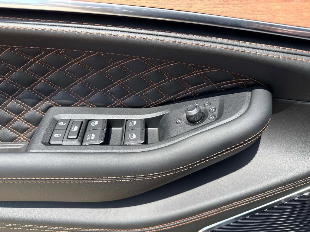 new 2025 Jeep Grand Cherokee car, priced at $63,184