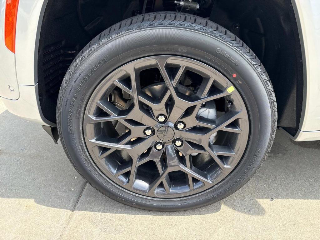 new 2025 Jeep Grand Cherokee car, priced at $63,184