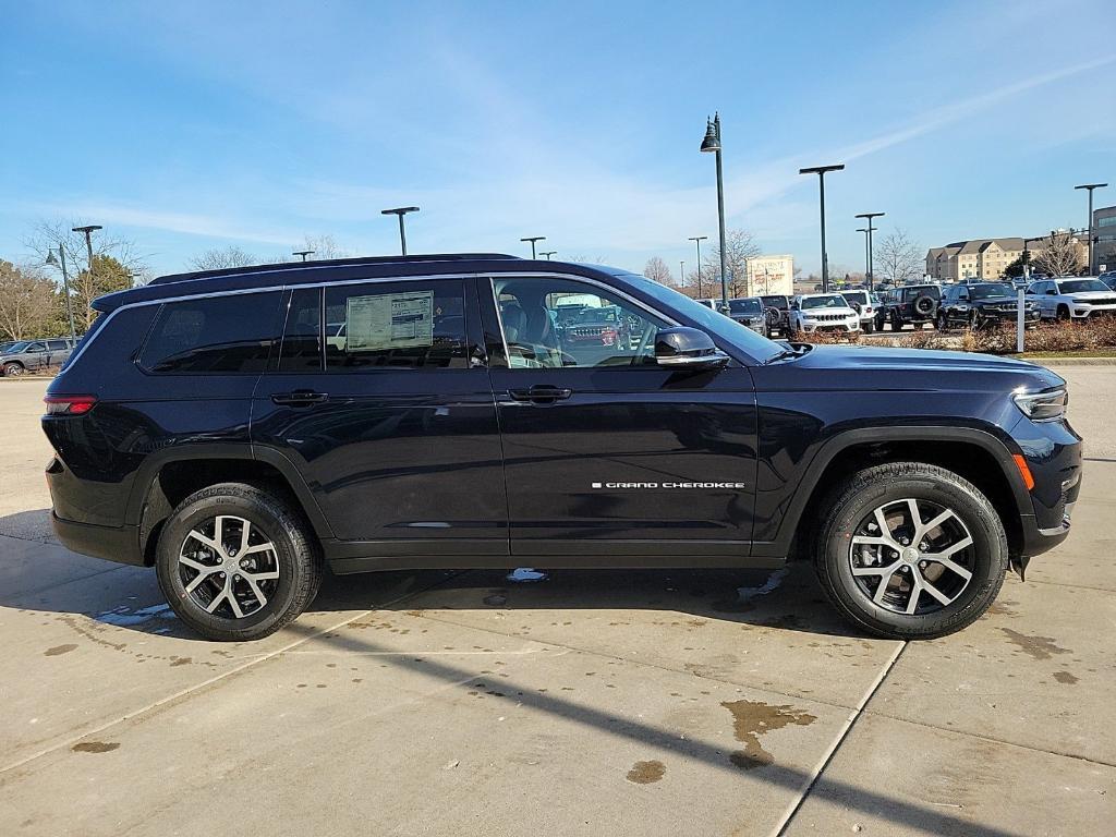 new 2024 Jeep Grand Cherokee L car, priced at $42,595