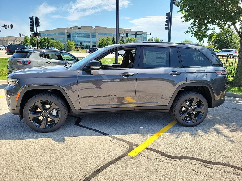 new 2024 Jeep Grand Cherokee car, priced at $46,335