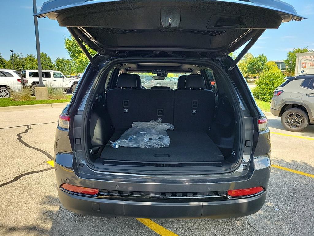 new 2024 Jeep Grand Cherokee car, priced at $46,335