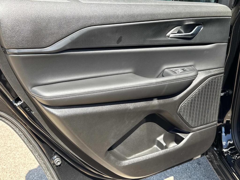 new 2025 Jeep Grand Cherokee L car, priced at $42,729