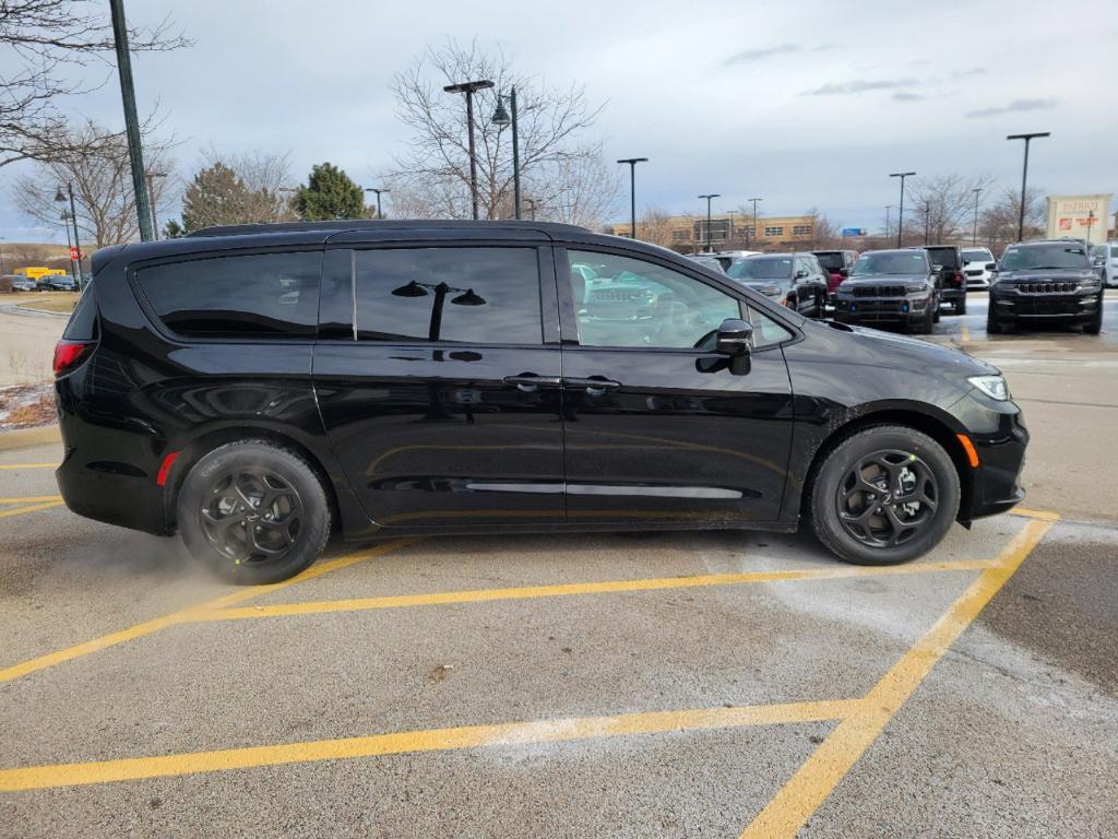 new 2025 Chrysler Pacifica Hybrid car, priced at $50,414