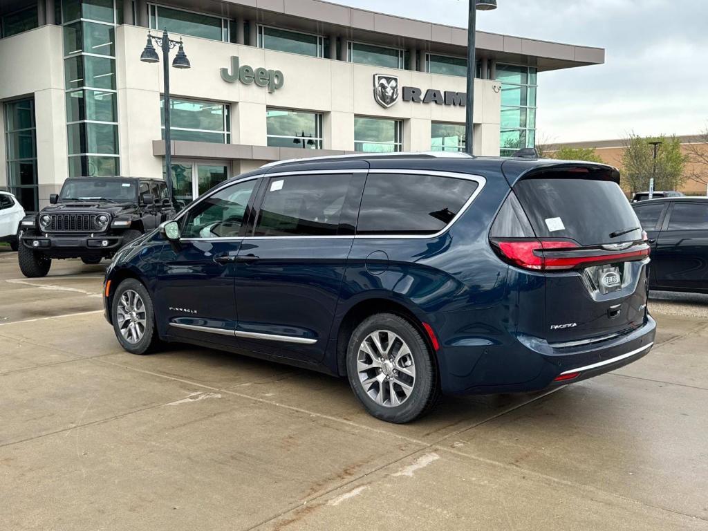 new 2025 Chrysler Pacifica Hybrid car, priced at $55,736