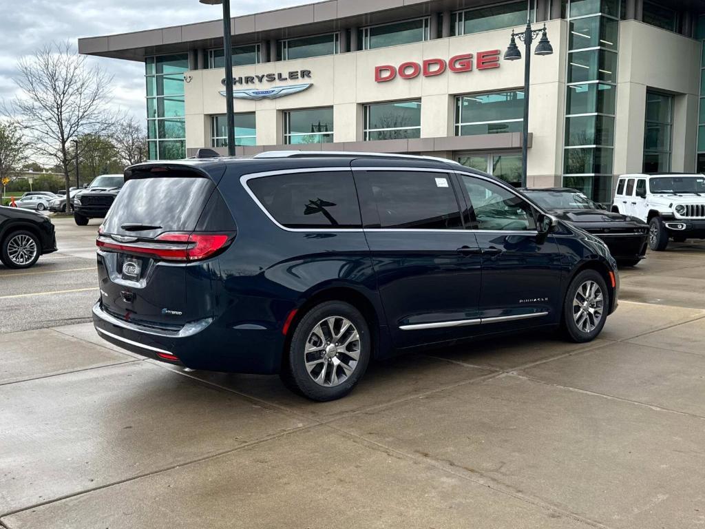 new 2025 Chrysler Pacifica Hybrid car, priced at $55,736