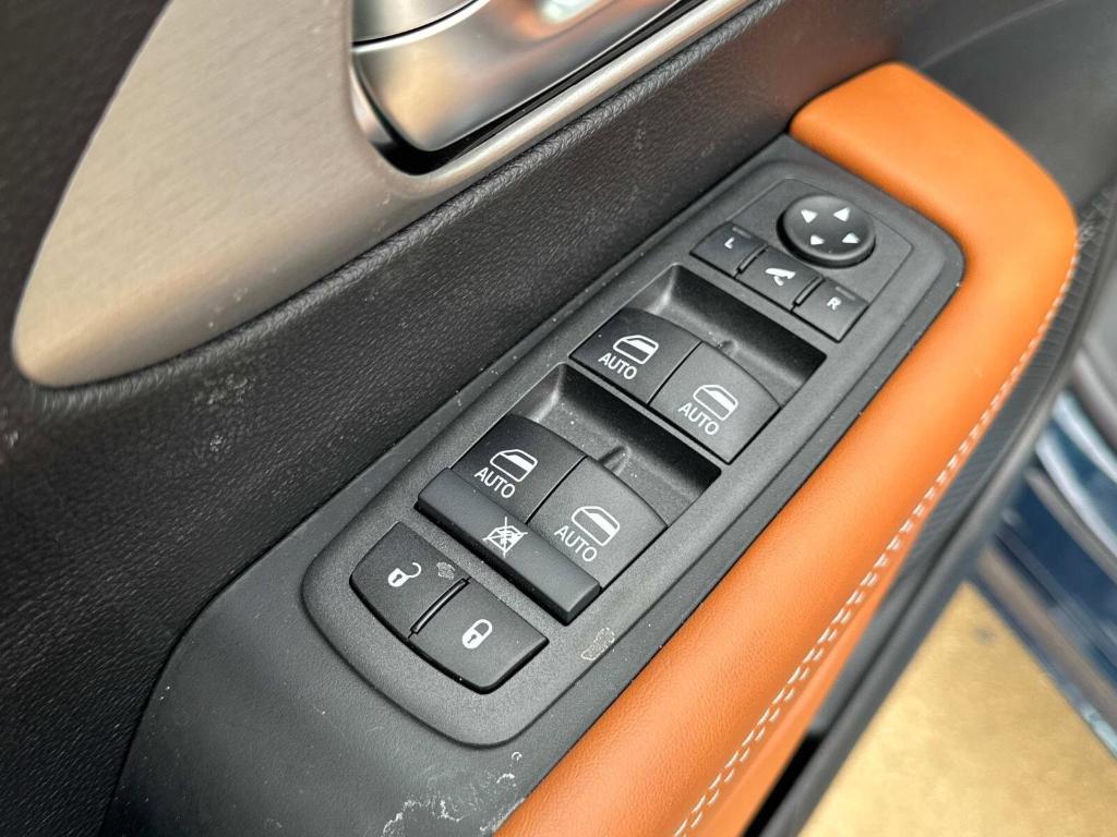 new 2025 Chrysler Pacifica Hybrid car, priced at $55,736
