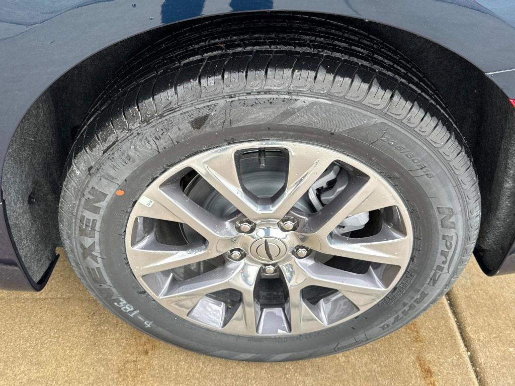 new 2025 Chrysler Pacifica Hybrid car, priced at $55,736