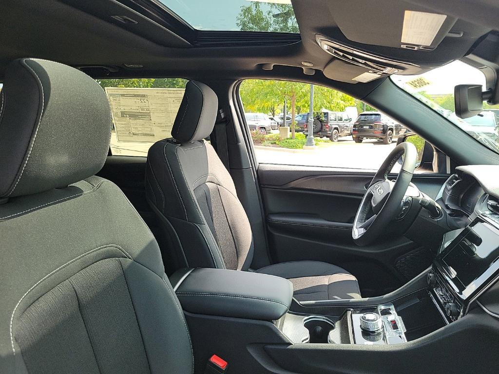 new 2024 Jeep Grand Cherokee car, priced at $38,765