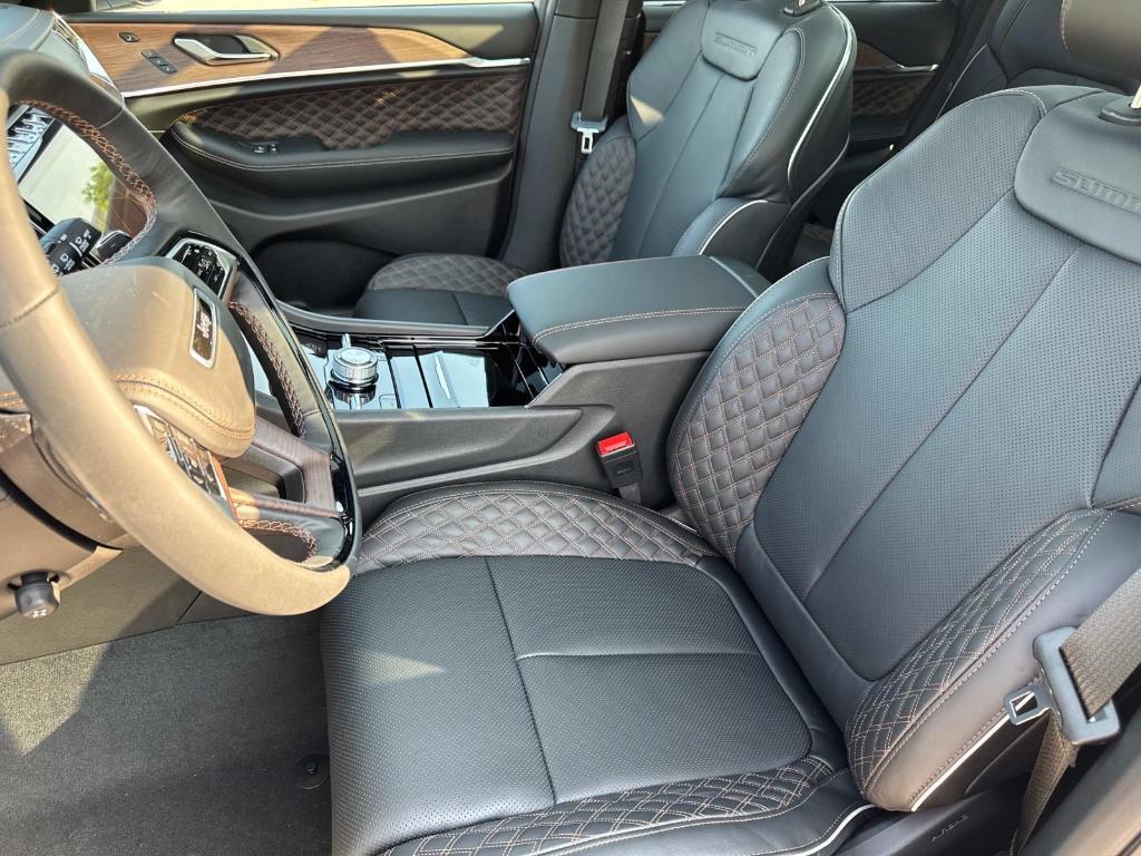 new 2025 Jeep Grand Cherokee car, priced at $59,785