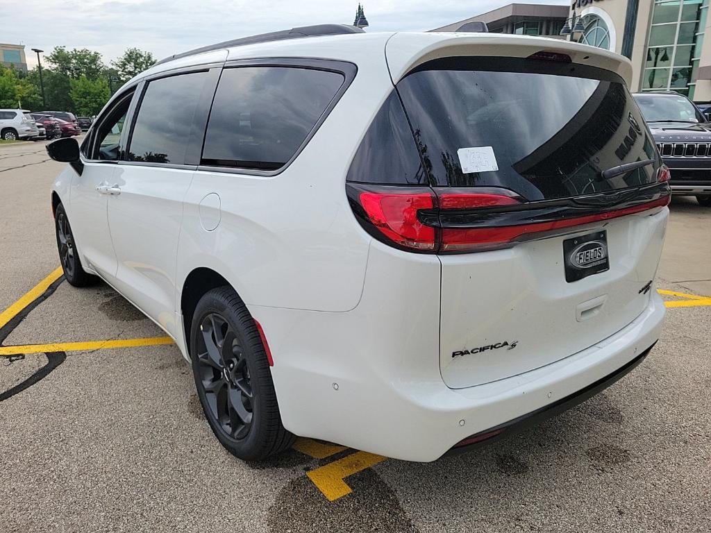 new 2024 Chrysler Pacifica car, priced at $47,263