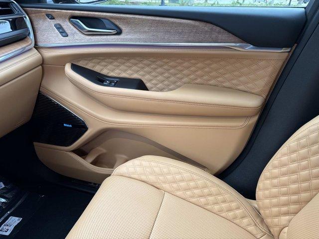 new 2025 Jeep Grand Cherokee car, priced at $63,677