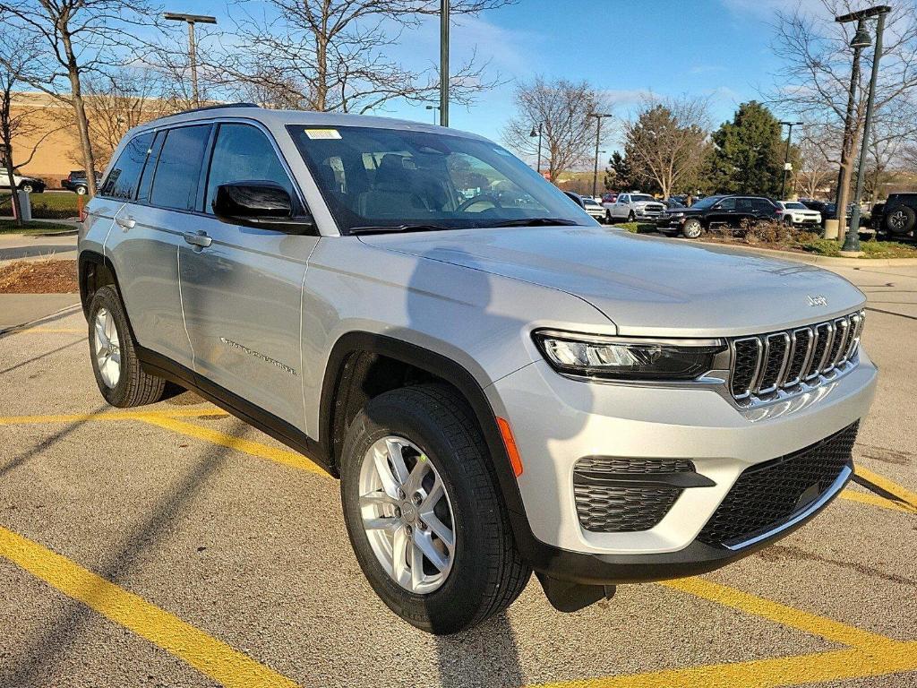 new 2025 Jeep Grand Cherokee car, priced at $38,572