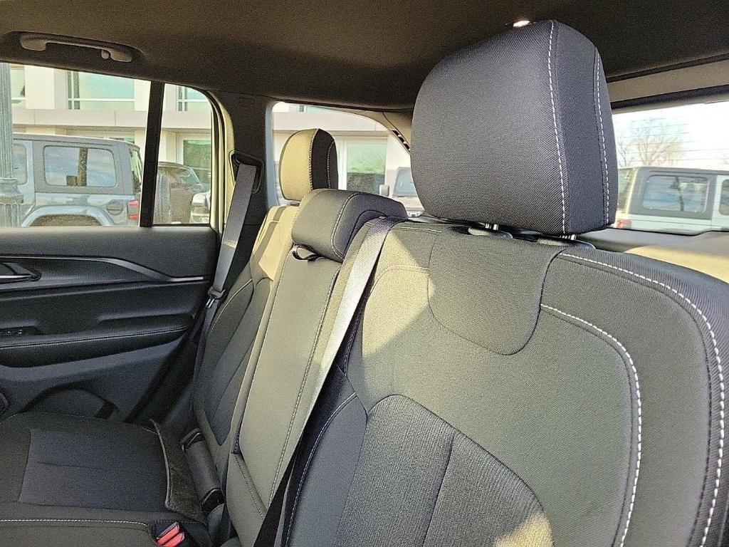 new 2025 Jeep Grand Cherokee car, priced at $38,572
