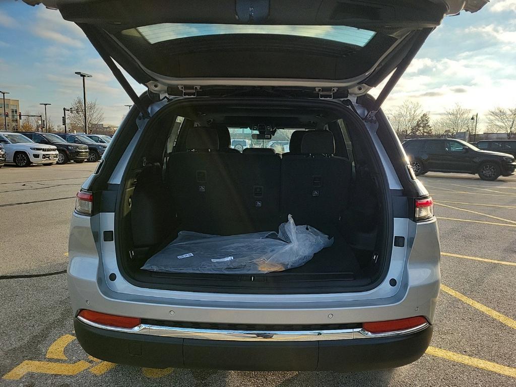 new 2025 Jeep Grand Cherokee car, priced at $39,770