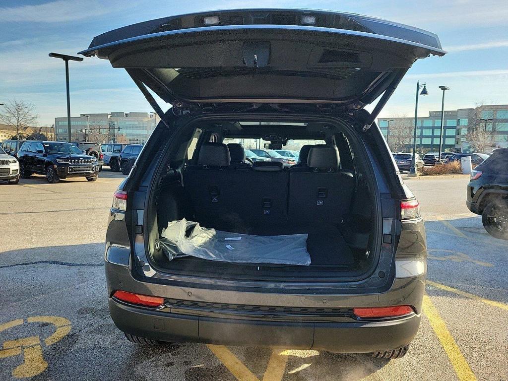 new 2025 Jeep Grand Cherokee car, priced at $49,096