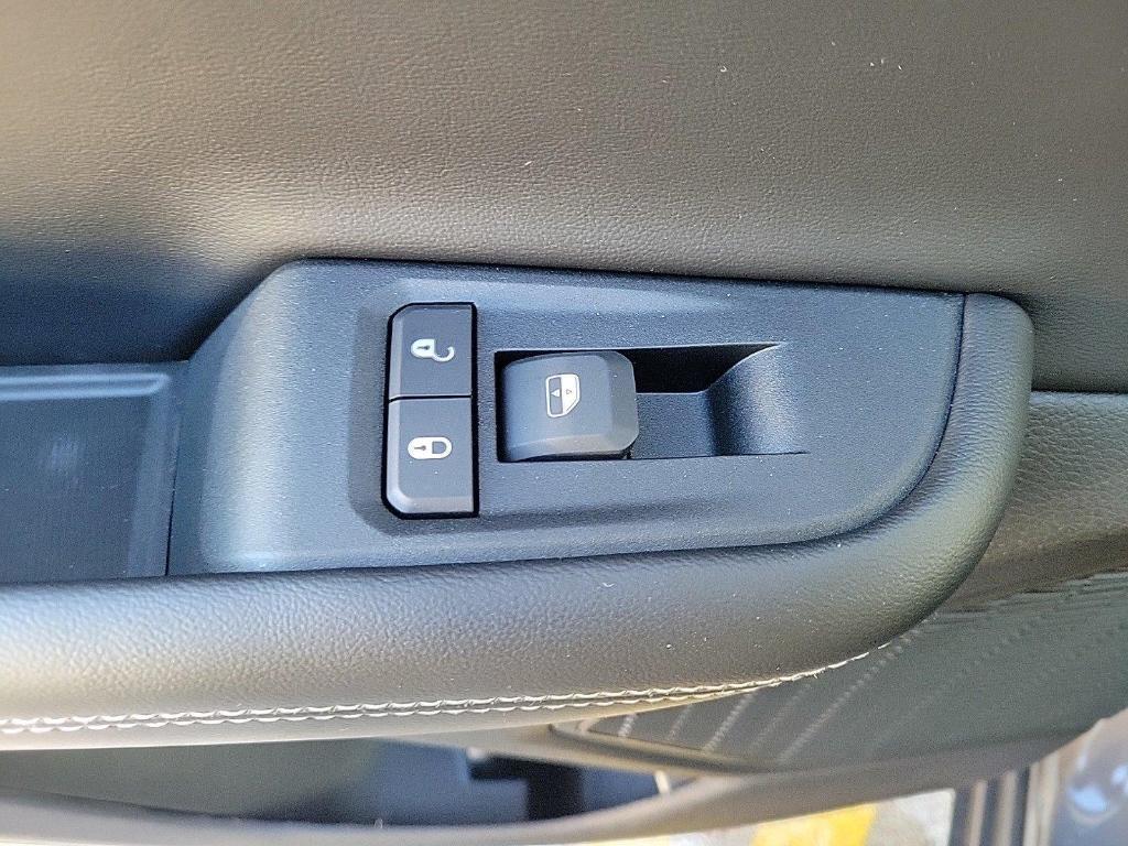 new 2025 Jeep Grand Cherokee car, priced at $50,596
