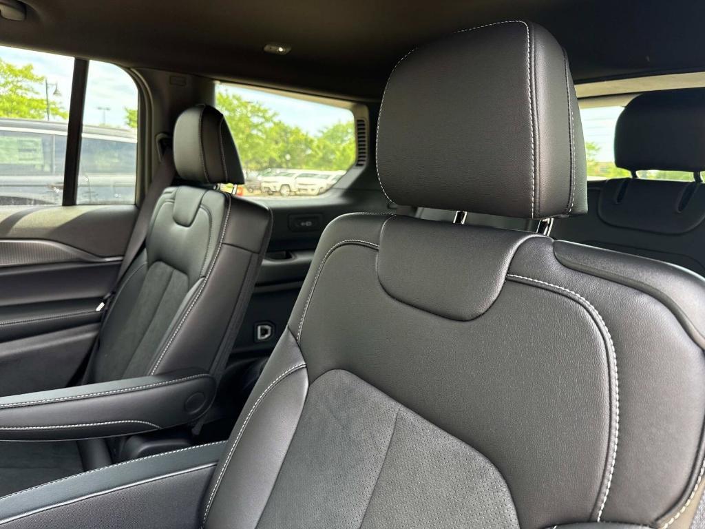 new 2025 Jeep Grand Cherokee L car, priced at $44,072