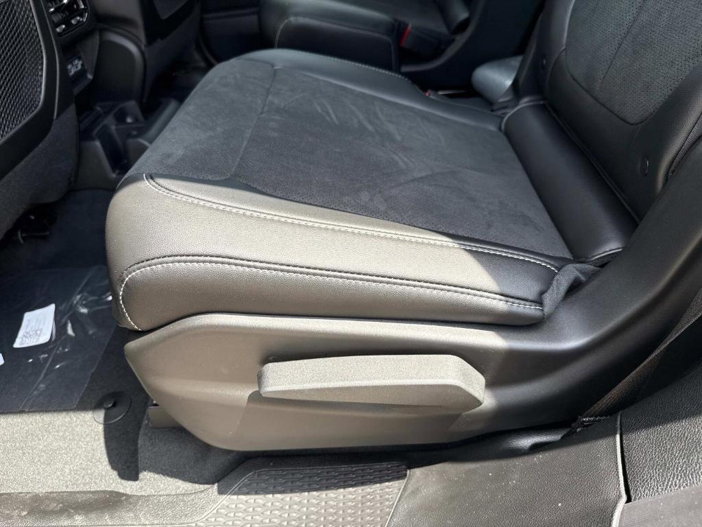 new 2025 Jeep Grand Cherokee L car, priced at $44,072