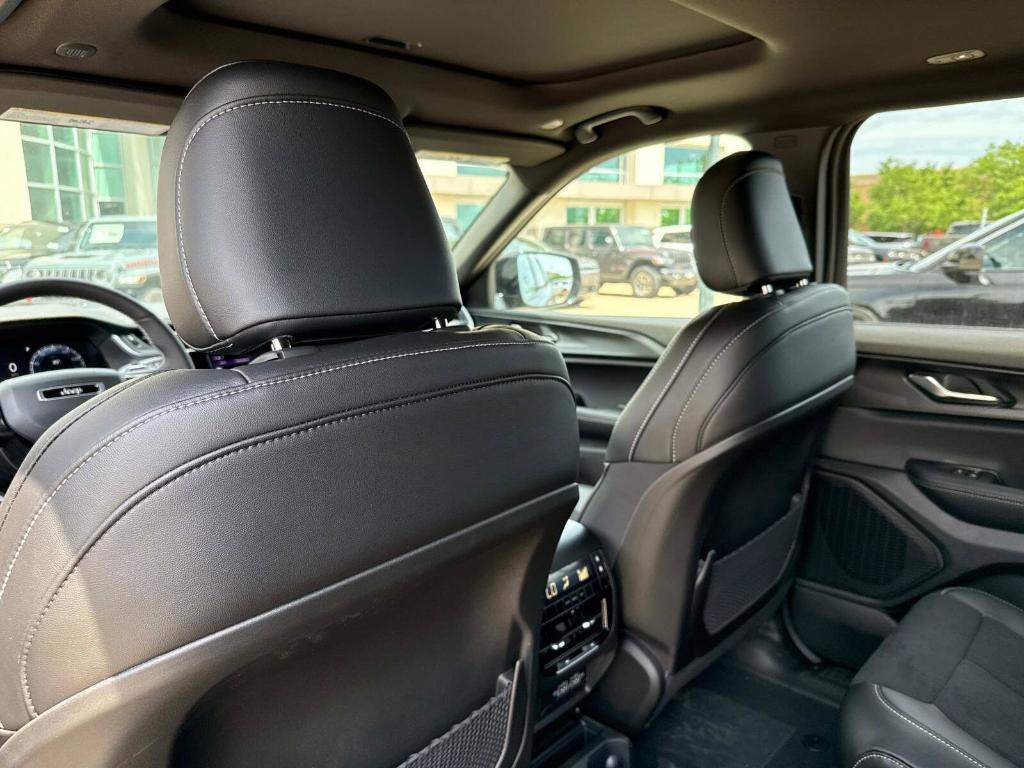 new 2025 Jeep Grand Cherokee L car, priced at $44,072