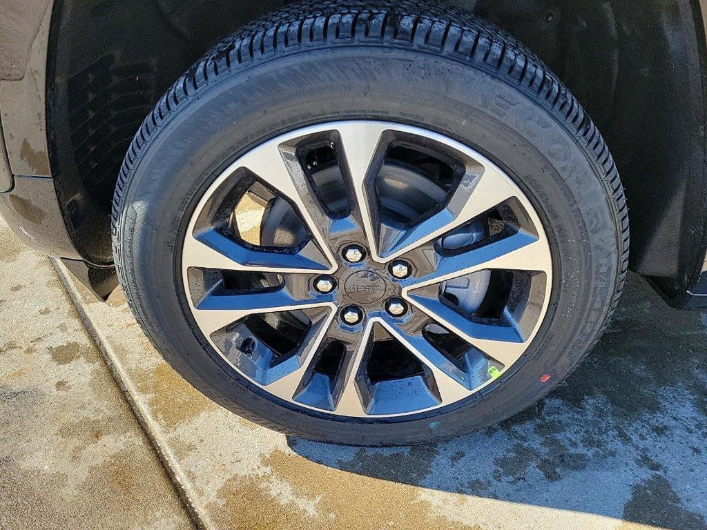new 2025 Jeep Grand Cherokee L car, priced at $58,454