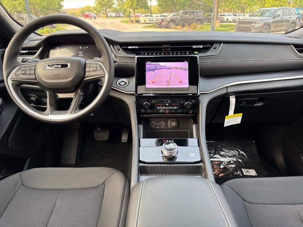new 2025 Jeep Grand Cherokee car, priced at $40,677