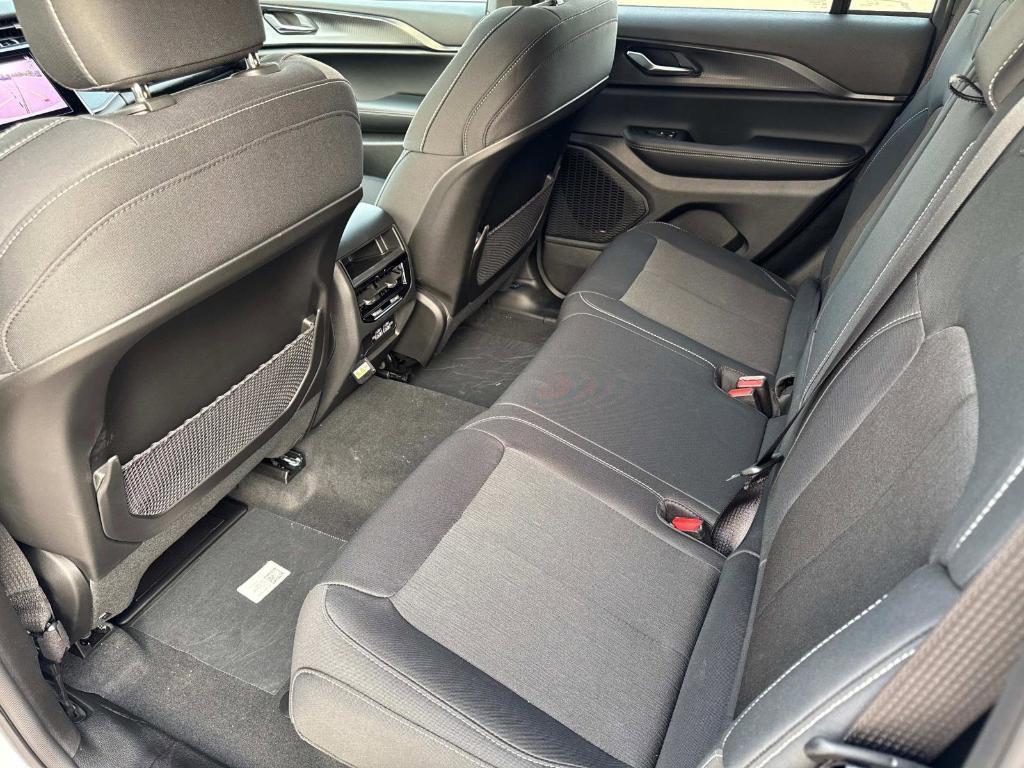 new 2025 Jeep Grand Cherokee car, priced at $40,677