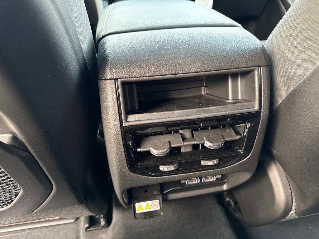 new 2025 Jeep Grand Cherokee car, priced at $40,677
