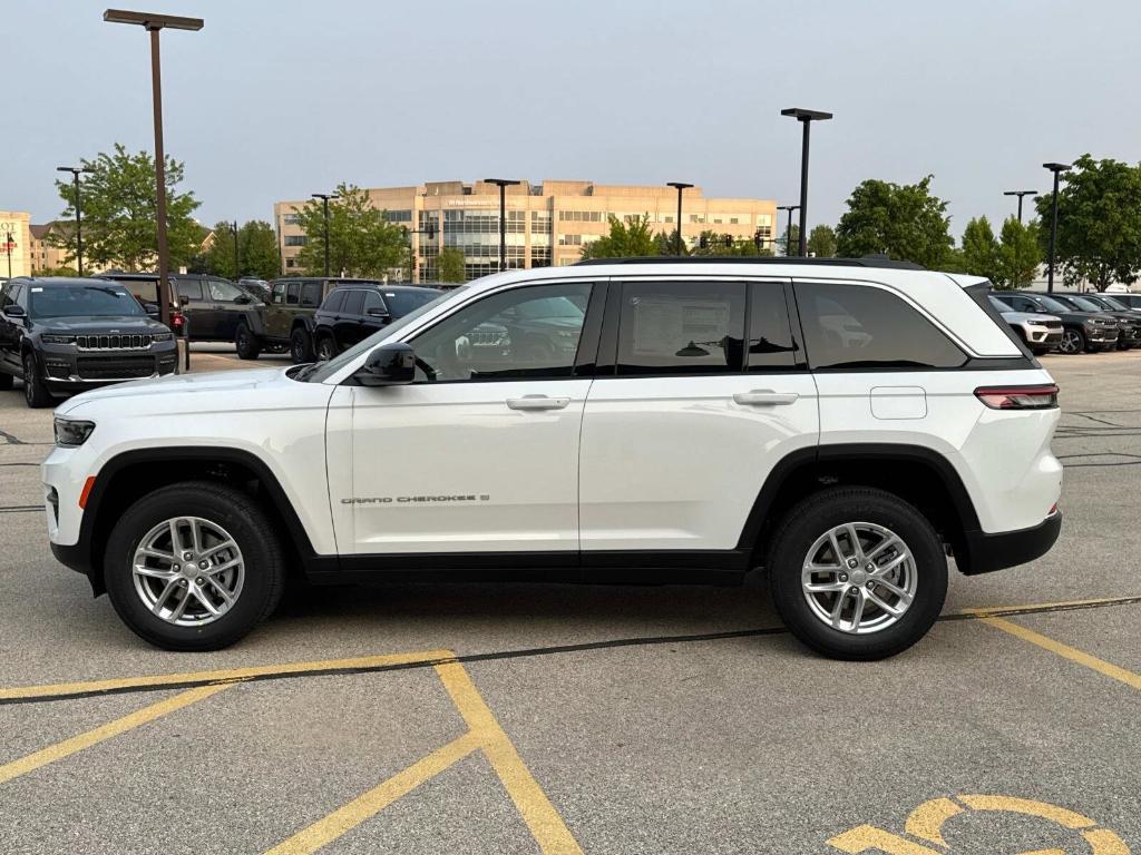 new 2025 Jeep Grand Cherokee car, priced at $40,677