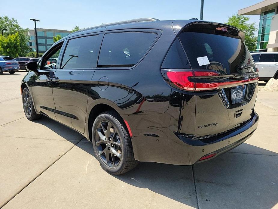 new 2024 Chrysler Pacifica car, priced at $52,644