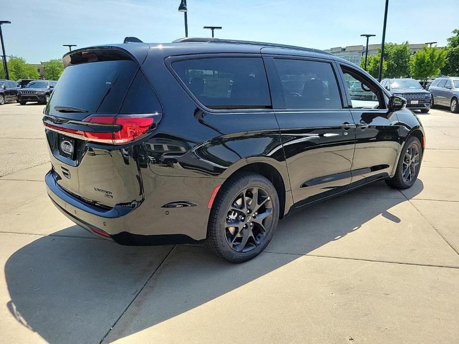 new 2024 Chrysler Pacifica car, priced at $52,644