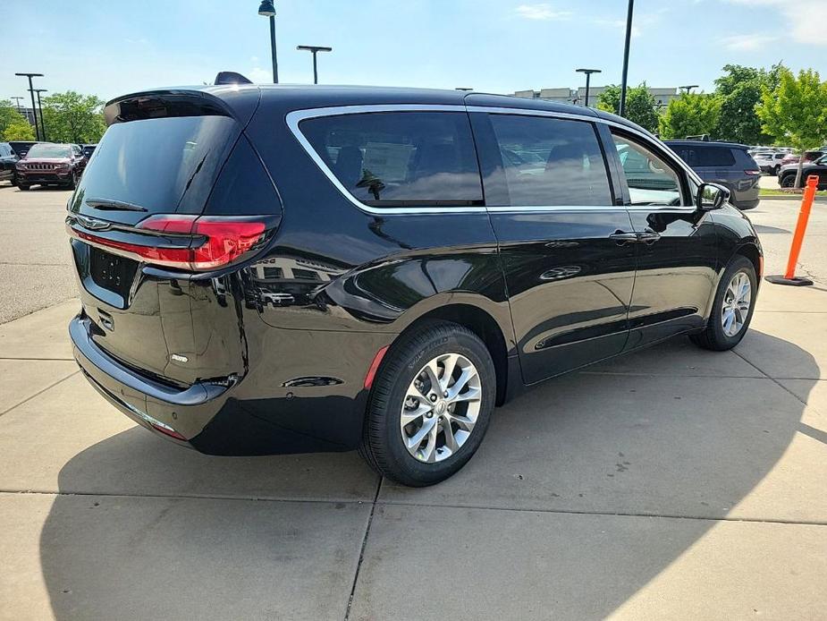 new 2024 Chrysler Pacifica car, priced at $44,788