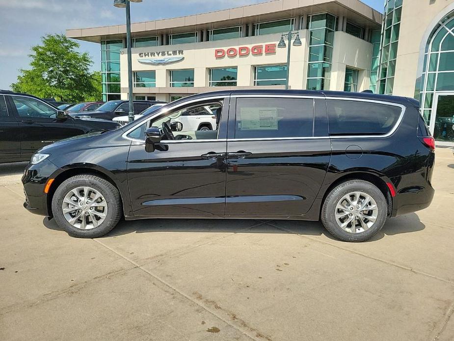 new 2024 Chrysler Pacifica car, priced at $44,788